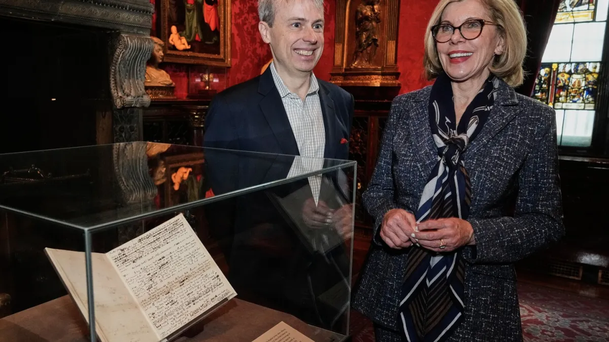 کریستین بارانسکی پیش از بازگشت به فصل جدید «عصر طلایی» «سرود کریسمس» را روایت می‌کند.