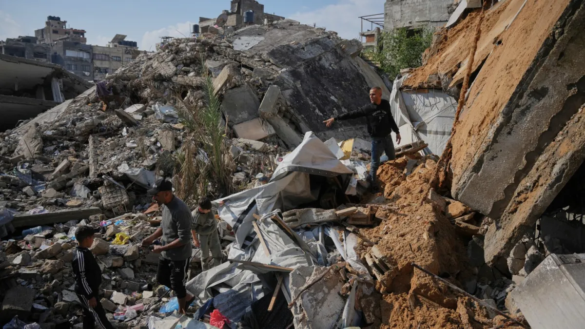 خانواده‌های غزه برای بهبودی پس از چند روز باران‌های سیل آسا که ۱۲ نفر را کشتند، تلاش می‌کنند