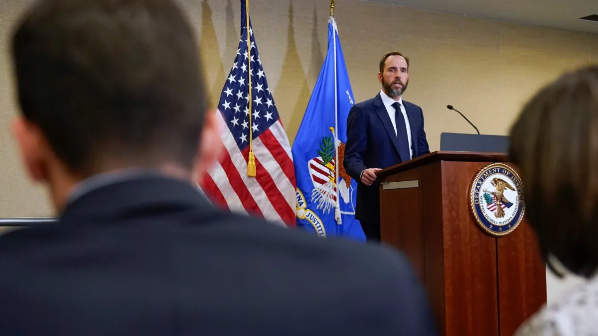 جک اسمیت برای مصاحبه خصوصی با قانونگذاران درباره تحقیقات ترامپ آماده شد