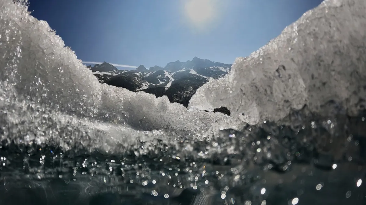 این مطالعه نشان می دهد که هزاران یخچال طبیعی تا اواسط قرن هر سال ذوب می شوند