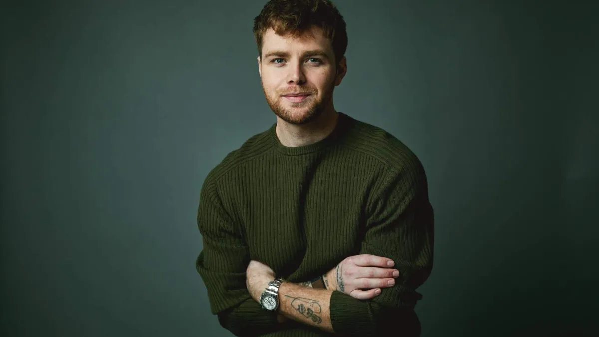 سال الکس وارن چیزی جز «معمولی» بوده است. اکنون، مراسم گرمی فراخوانده شده است