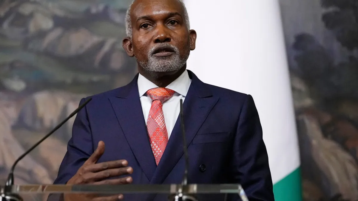 بورکینافاسو خدمه نیروی هوایی نیجریه را که پس از فرود اضطراری بازداشت شده بودند، آزاد کرد