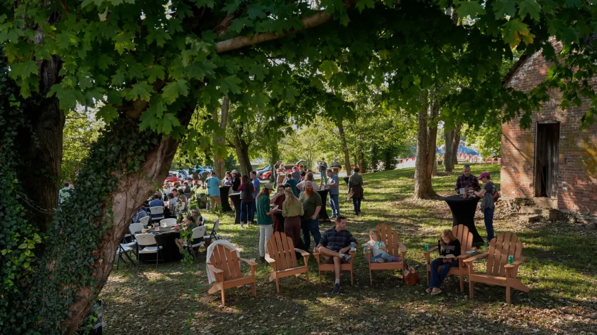 تلاش‌ها برای برقراری ارتباط مجدد آمریکایی‌ها با چالش‌هایی در زمان تنهایی مواجه می‌شوند