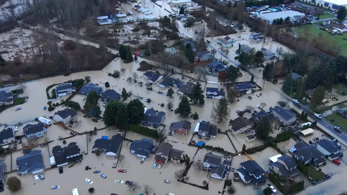 بادهای شدید شمال غرب غرق آب را درنوردید و مرد آیداهو را کشت و برق را به نیم میلیون نفر کاهش داد