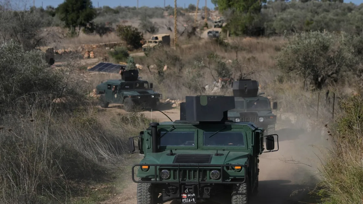 اسرائیل حملات هوایی شدیدی را در لبنان انجام می دهد که ضرب الاجل خلع سلاح حزب الله نزدیک است