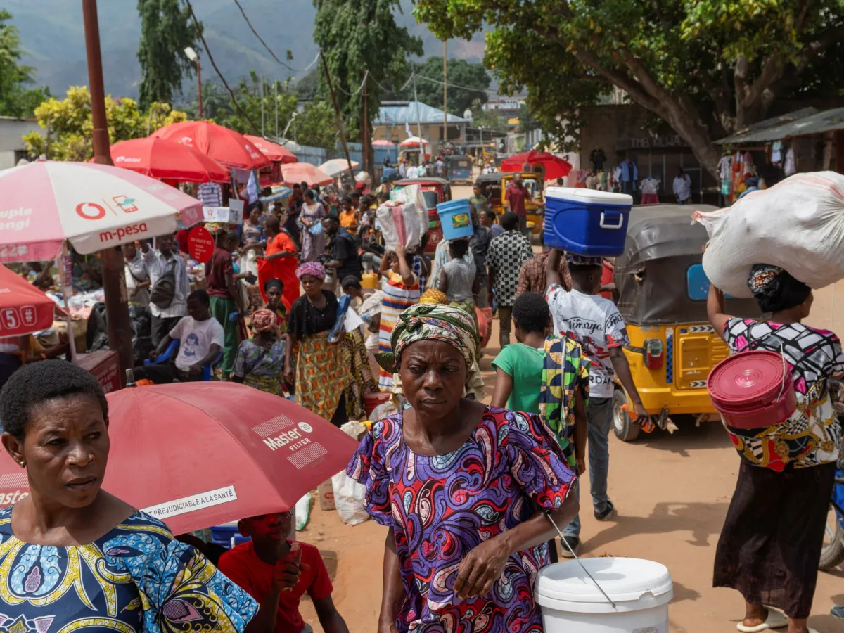 گروه مسلح M23 می گوید که عقب نشینی خود را از شهر کلیدی اوویرا در جمهوری دموکراتیک کنگو آغاز کرده است