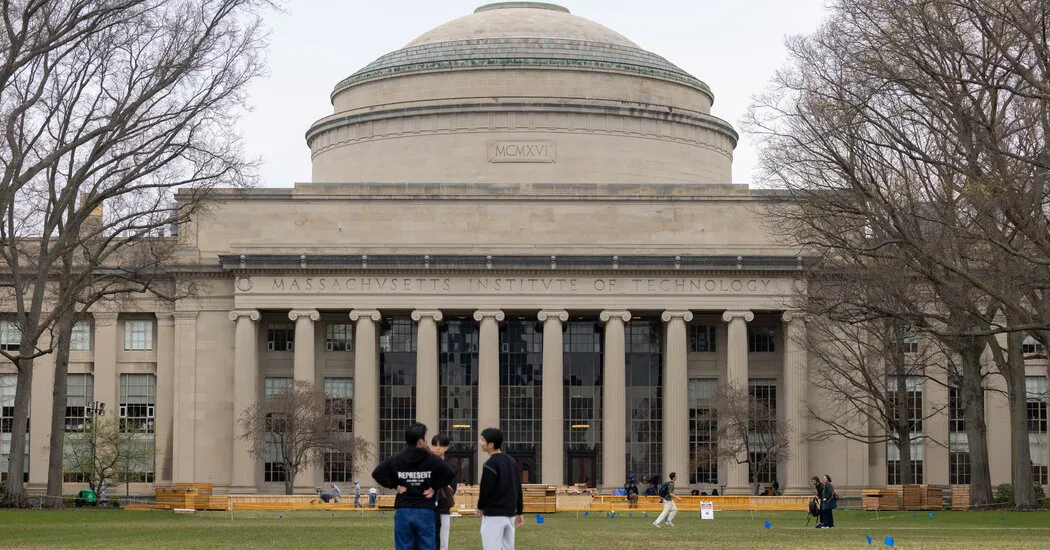 پروفسور MIT Nuno Loureiro در خانه خود در بروکلاین ماساچوست مورد اصابت گلوله قرار گرفت
