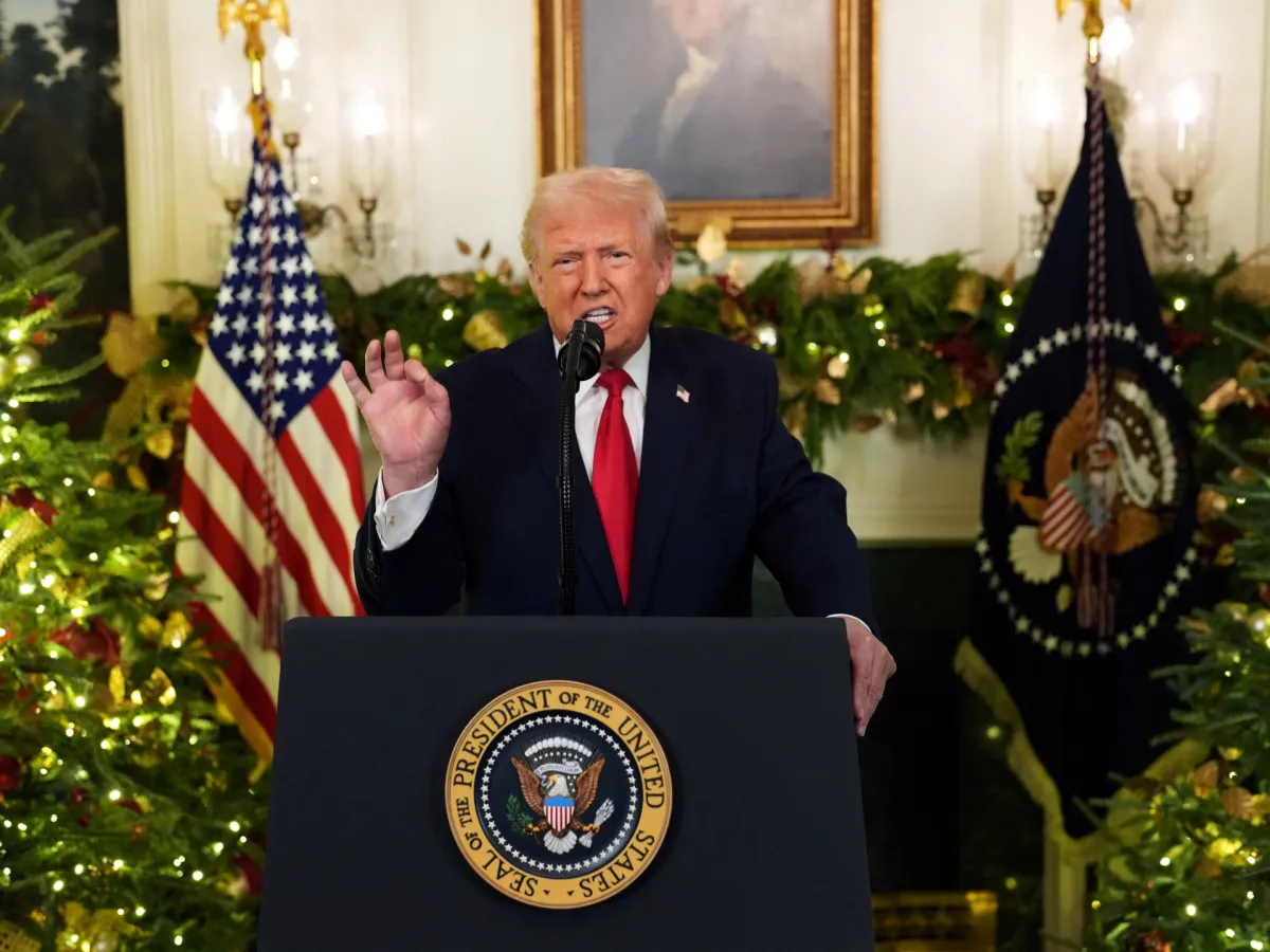 ترامپ در سخنرانی کاخ سفید دستاوردها را تبلیغ می کند و به مهاجران حمله می کند