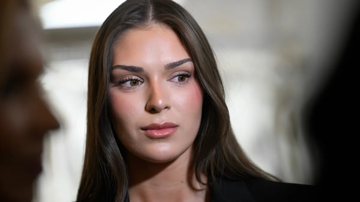 عکسی از خانم فنلاند اتهامات نژادپرستانه و خشم را در سراسر آسیا برانگیخت