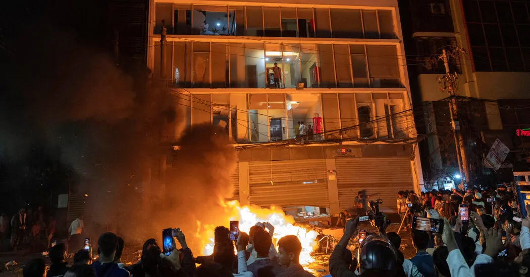 شورش در بنگلادش پس از کشته شدن یک رهبر دانشجو