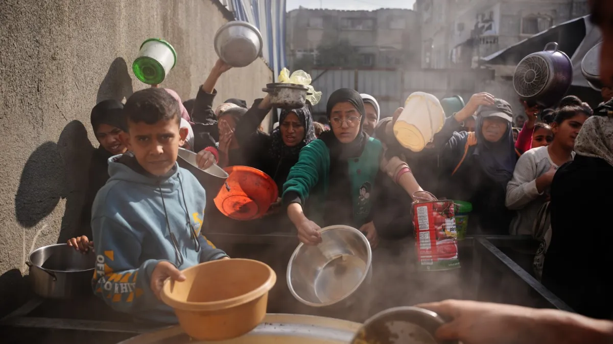 کارشناسان می گویند که از گسترش قحطی در نوار غزه جلوگیری شد، اما فلسطینیان در آنجا همچنان با گرسنگی مواجه هستند.