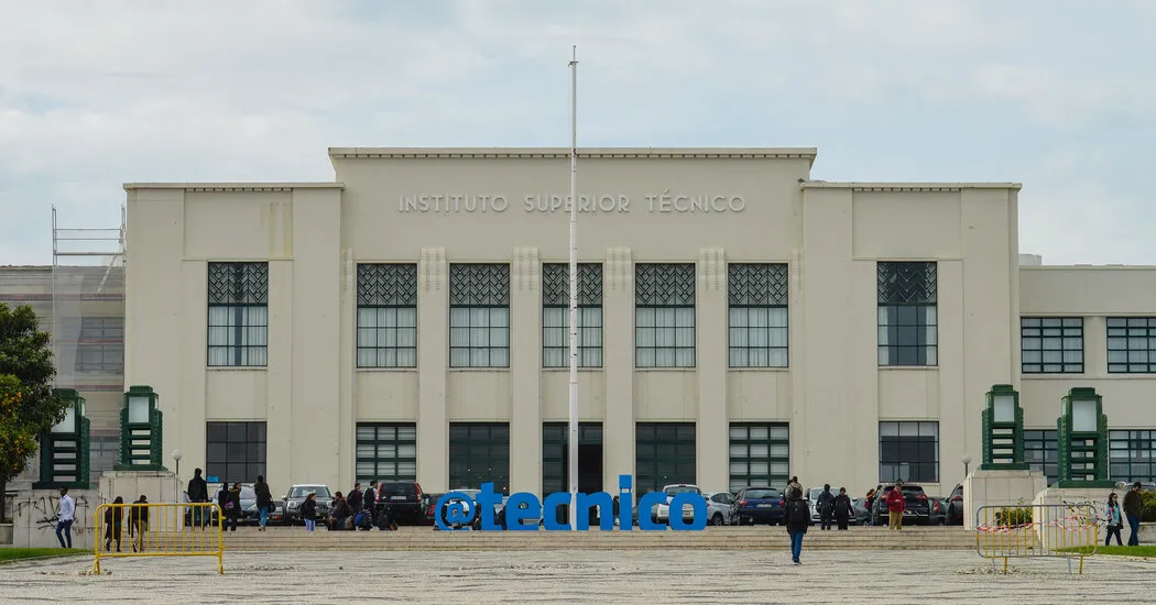 قاتل مظنون M.I.T. پروفسور با قربانی مطالعه کرد و از کلاس خود فارغ التحصیل شد