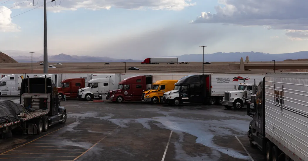 تلاش دولت ترامپ برای جلوگیری از رانندگی برخی مهاجران با کامیون