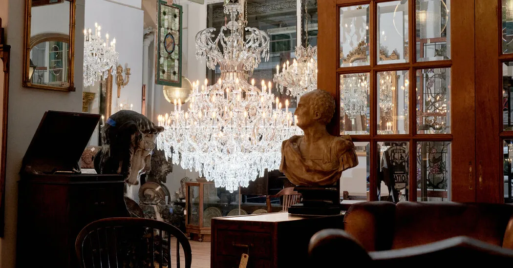 جایی که «Seinfeld»، یک لوستر 120000 دلاری و یک کلیسای مرموز به هم می رسند