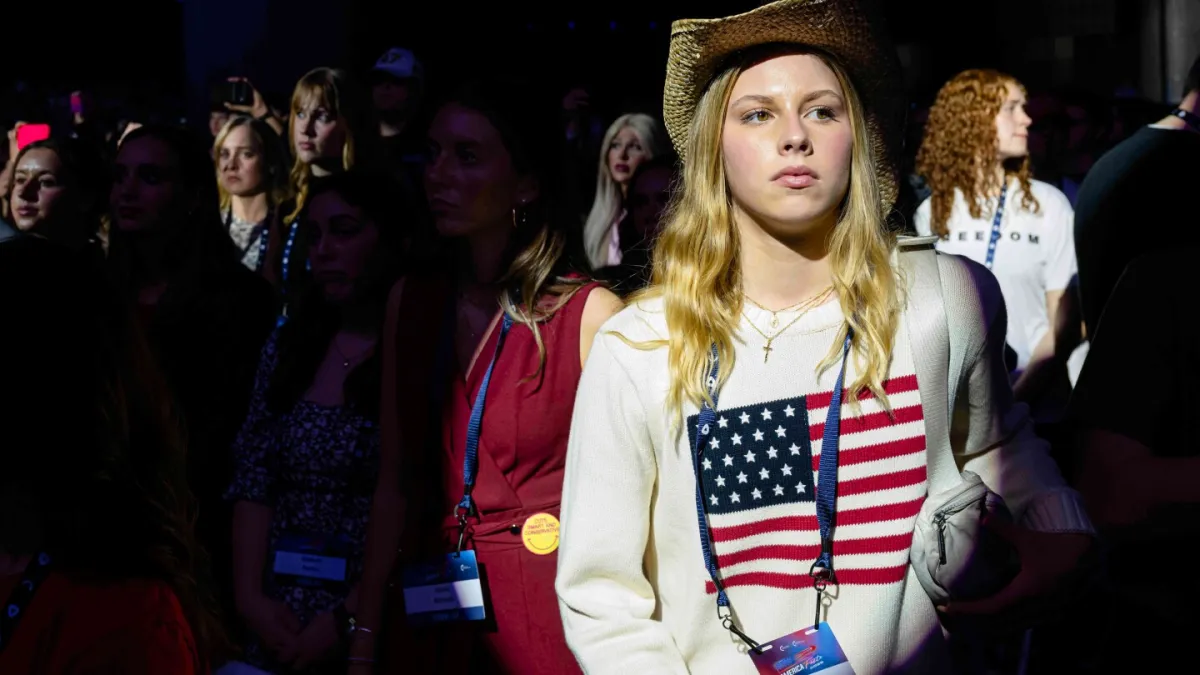 زنان جوان محافظه‌کار خانه‌ای در نقطه عطف پیدا می‌کنند که بیوه چارلی کرک در راس آن قرار دارد