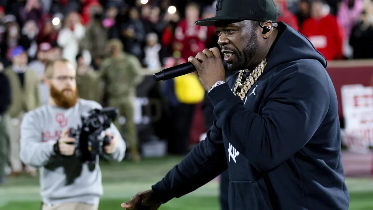 «مردان زیادی» از 50 سنت، جمعیت اوکلاهاما را برق می‌اندازد و سونرز بعداً دو نمایش را به ثمر رساند.