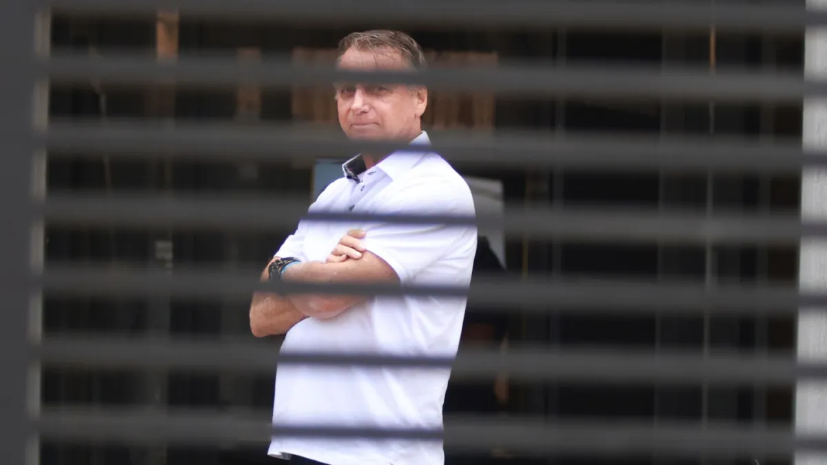 یک قاضی برزیلی به رئیس جمهور سابق بولسونارو اجازه داد تا برای عمل جراحی فتق از زندان خارج شود