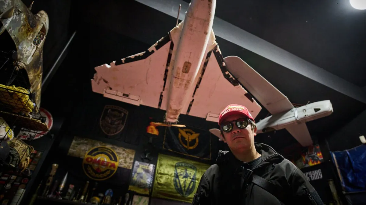 مجموعه میدان نبرد هنرمند تجربه زنده مقاومت اوکراین در برابر تهاجم را به تصویر می کشد