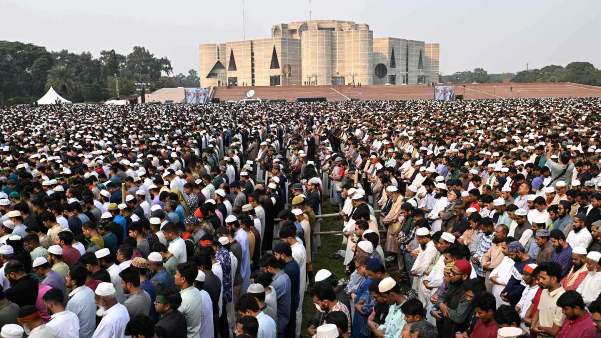 بنگلادش به دلیل افزایش تنش ها در آستانه انتخابات، برای فعال کشته شده عزادار شد