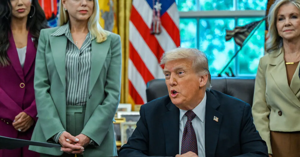 جدول زمانی پرونده های اپشتین: چگونه دولت ترامپ سوابق را منتشر کرد