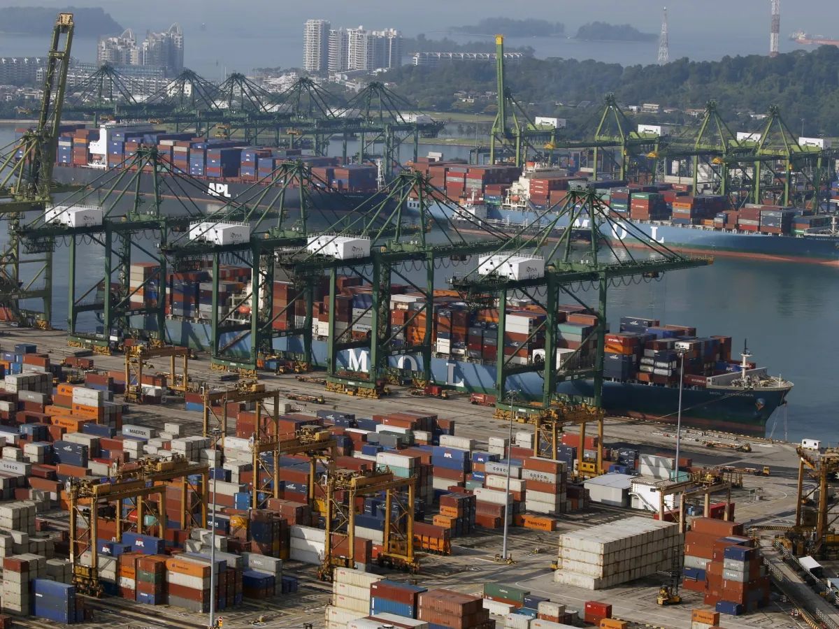 تانکرهای سرکش در سنگاپور: ناوگان سایه چیست و چه کسی از آنها استفاده می کند؟