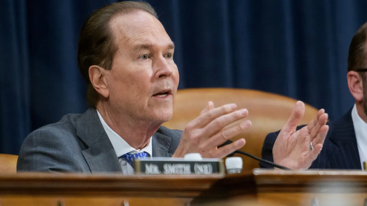 ارتش ایالات متحده تیراندازی به خوک ها و بزها را به عنوان راهی برای آموزش پزشکان برای میدان جنگ متوقف می کند