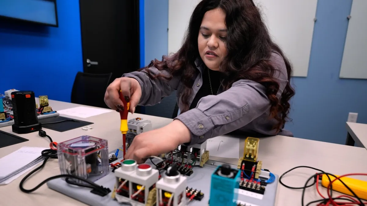 والمارت و سایر شرکت‌های آمریکایی می‌خواهند خط لوله‌ای از افراد حرفه‌ای ایجاد کنند