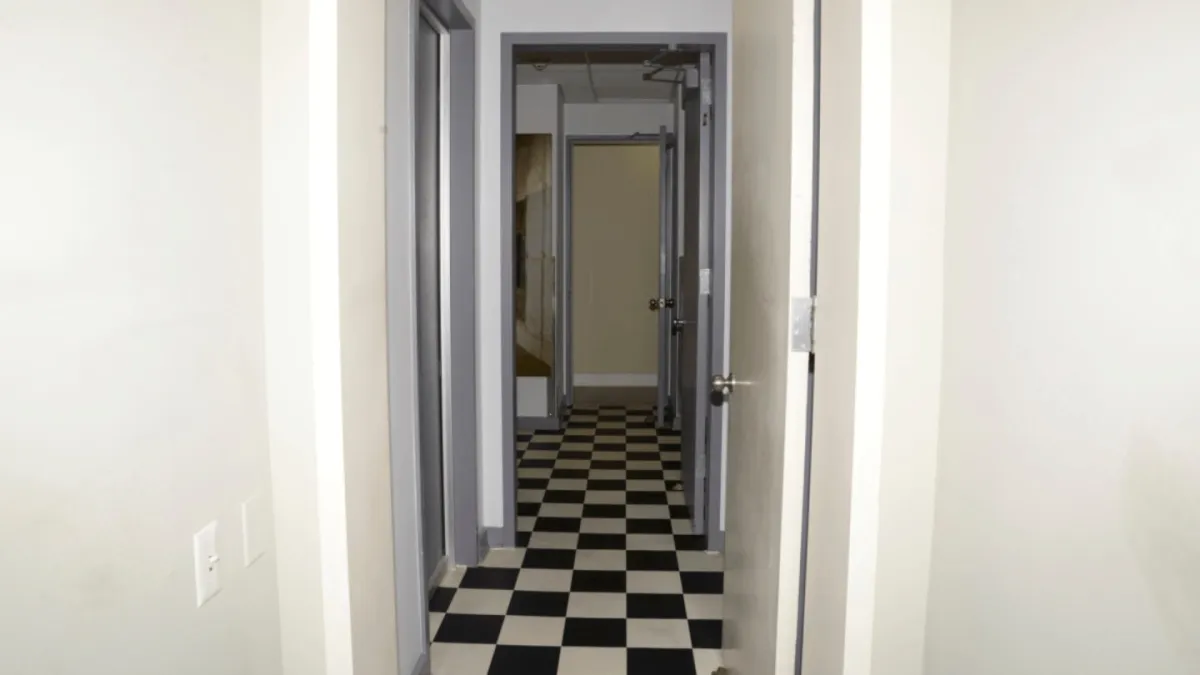 حداقل 16 پرونده از صفحه وب DOJ برای اسناد مربوط به جفری اپستاین ناپدید شده است.