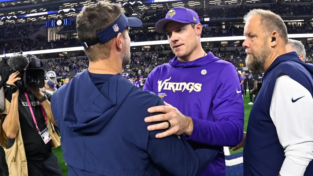 هواپیمای وایکینگ ها پس از مشکلات مکانیکی در مسیر بازی خود در غول ها دور می زند