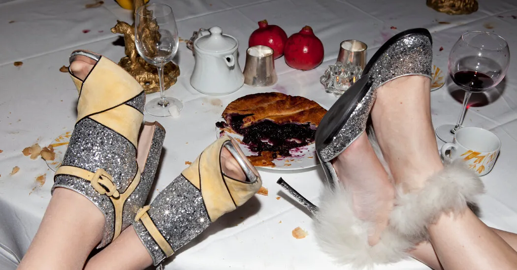 Opinion | The Burdens and Joys of Holiday Hosting