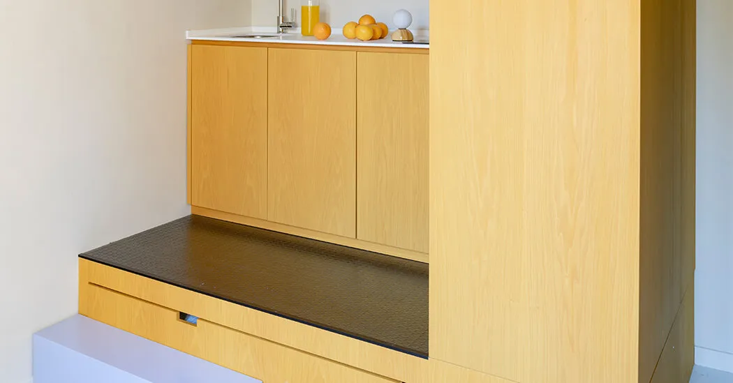 خود را در شب جمع کنید. سپس تخت خود را برای یک روز در آن قرار دهید.