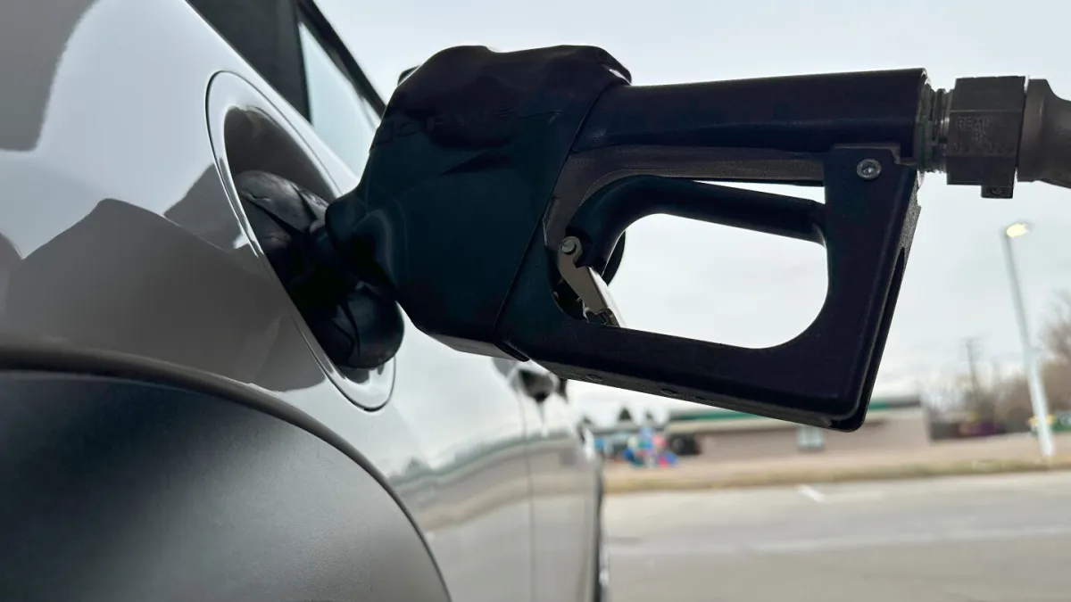 US drivers are seeing lower gas prices this holiday season