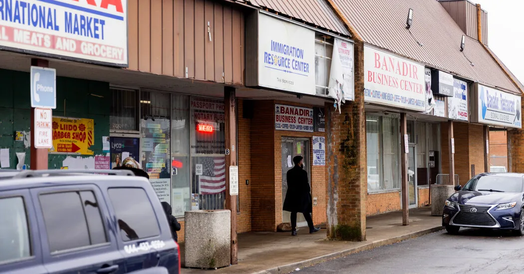 ICE Sweeps Into Ohio, Stirring Fear Among Somalis and Other Immigrants