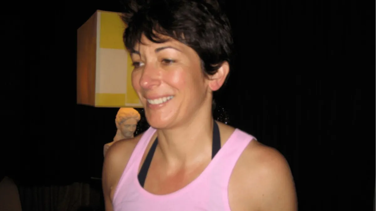 انتشار عمومی رکوردهای اپشتاین، ماکسول را در میان ادعای بی گناهی خود، تحت بررسی مجدد قرار می دهد.