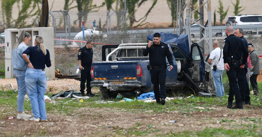 مقامات می گویند که 2 نفر در حمله و چاقو زدن خودرو در اسرائیل کشته شدند