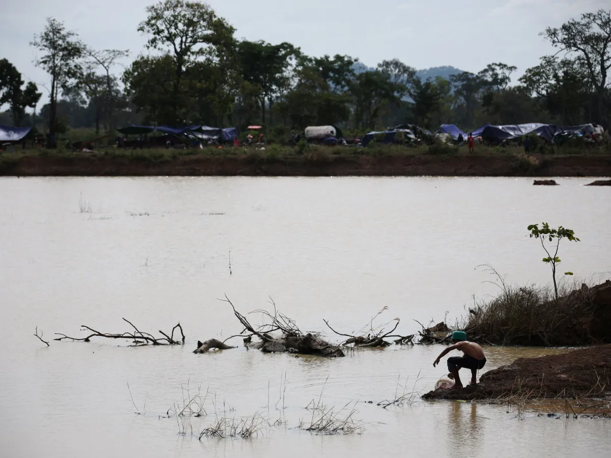 کامبوج تایلند را به بمباران "بی رحمانه" در میان مذاکرات مرزی متهم می کند