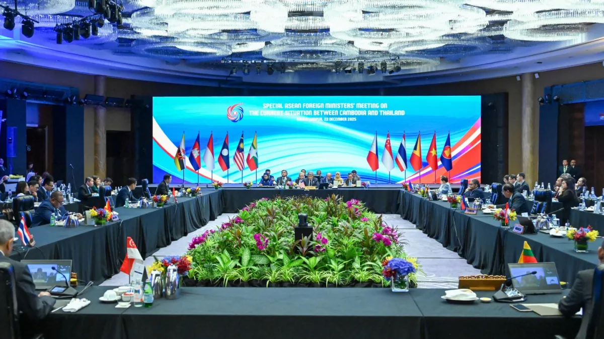 تایلند روستایی در کامبوج را بمباران می کند، حتی در حالی که هر دو کشور مذاکرات مرزی برای پایان دادن به درگیری های مسلحانه دارند