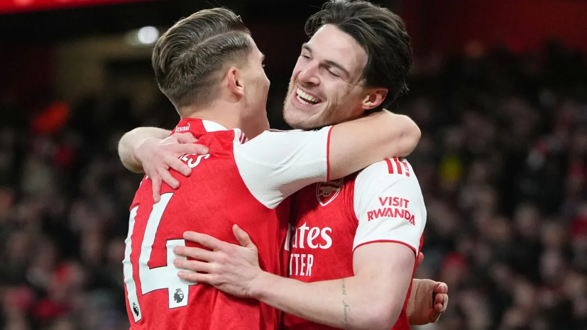 آرسنال همچنان در صدر قرار می گیرد زیرا من سیتی و استون ویلا فشار وارد می کنند و بازگشت دوباره لیورپول ادامه دارد