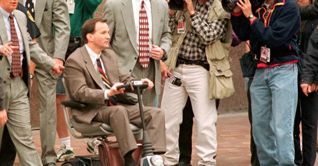 وفاة جوزيف هارتزلر عن عمر يناهز 75 عاماً؛ قاد محاكمة مفجر مدينة أوكلاهوما