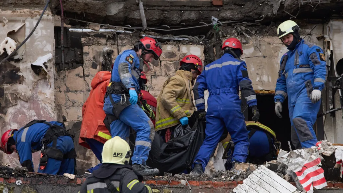 روسیه روز قبل از دیدار زلنسکی و ترامپ به پایتخت اوکراین حمله کرد و حداقل یک نفر را کشت