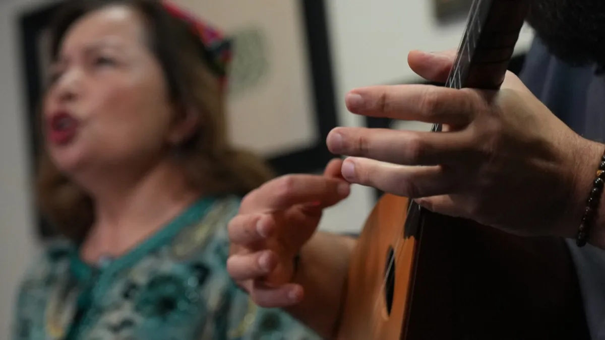 حصريًا لوكالة AP: الصين تهدد بالاعتقال في شينجيانغ بسبب أغاني الأويغور المحظورة