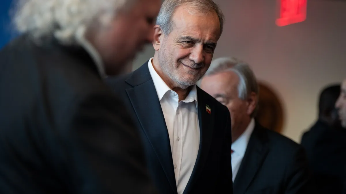 يقول الرئيس الإيراني إن الرد على الهجوم سيكون قاسيا في رد واضح على تحذير ترامب