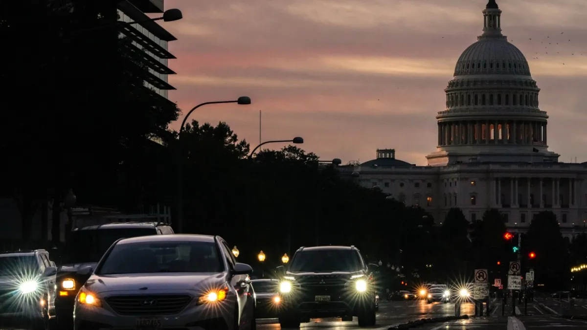 تزيد IRS معدل الأميال التجارية لعام 2026 بمقدار 2.5 سنتًا