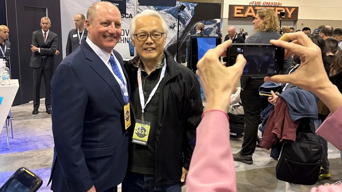 يتراجع الأسطوري وارن بافيت هذا الأسبوع وتدخل بيركشاير هاثاواي حقبة جديدة