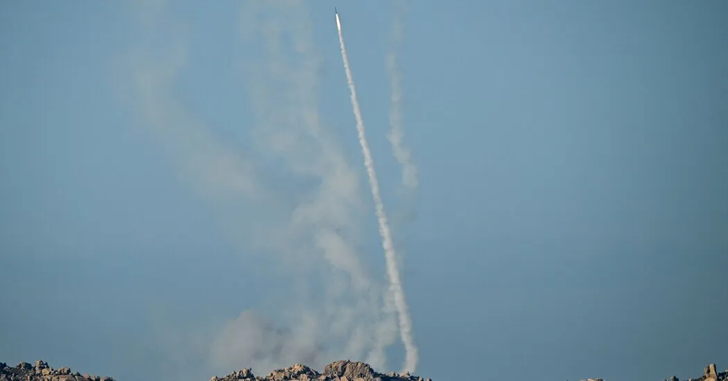 الصين تطلق صواريخ بالقرب من تايوان في استعراض للقوة العسكرية