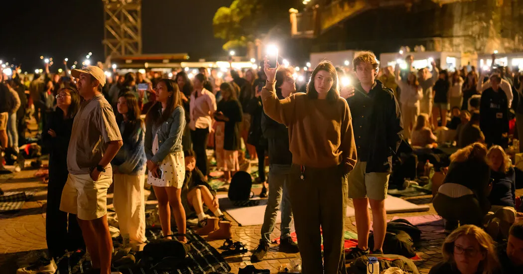 Ahead of New Year, Sydney Holds Vigil for Bondi Beach Attack Victims