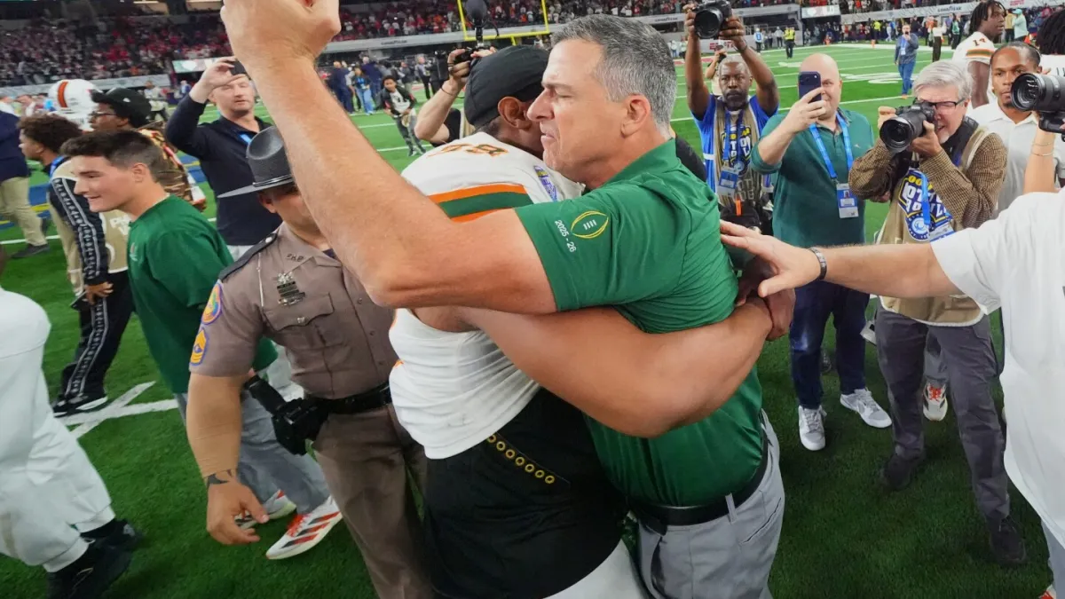 میامی در مرحله یک چهارم نهایی CFP در کاتن بول، مدافع قهرمان ملی، ایالت اوهایو را 24 بر 14 شکست داد.