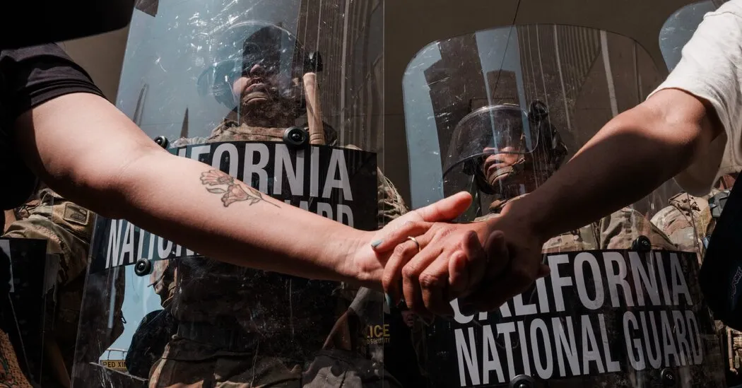 ترامپ باید فرماندهی گارد ملی کالیفرنیا را به نیوسام بازگرداند، قوانین دادگاه