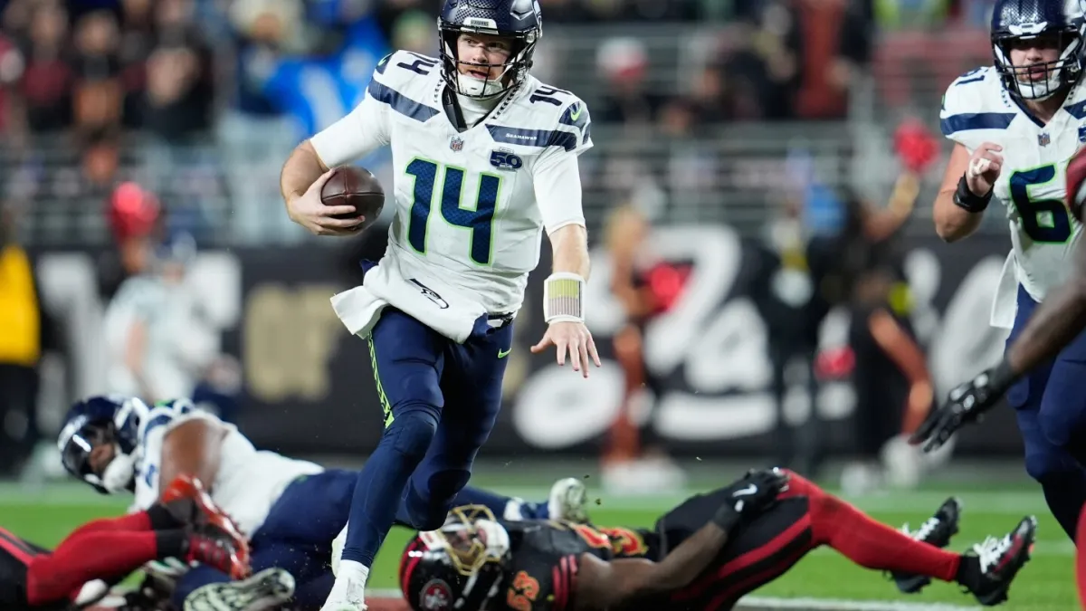 Seahawks برنده NFC شماره 1 و NFC West. بوکانیرها در رقابت برای NFC South زنده می مانند