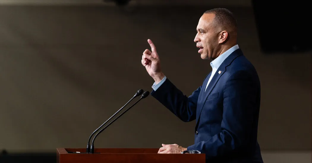 دموکرات های ارشد می گویند ترامپ هنوز کنگره را در مورد اقدام نظامی آمریکا در ونزوئلا مطلع نکرده است.